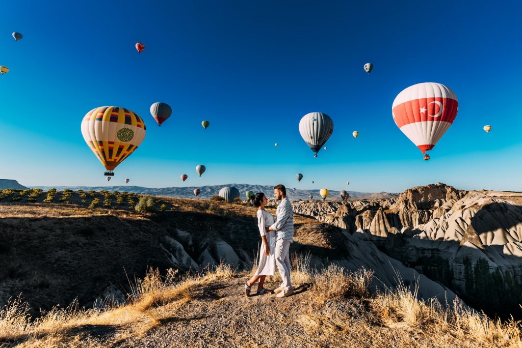 Lovers travel to Turkey. The man proposed to the girl. Family trip to Turkey