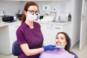 Detist selects the implants with various shades of tone for whitening of teeth and perfect smile